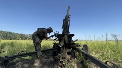 Луганская область. Боец добровольческого отряда Новосибирской области `Вега`под Кременной.