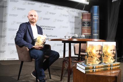 Москва. Презентация книги специального корреспондента КП Александра Коца `500 дней поражений и побед. Хроника СВО глазами военкора ` в Московском Доме Книги.