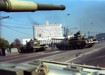 Москва. 1993г. Октябрьский путч. Танки у Дома Советов РФ (Белого дома РФ).