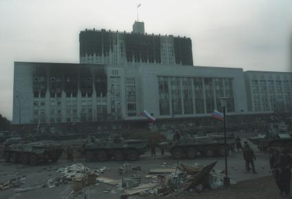 Москва. 1993г. Октябрьский путч. Военная техника у Дома Советов РФ (Белого дома РФ).