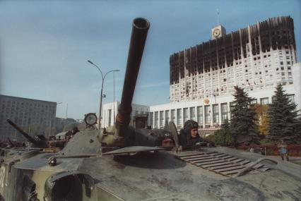 Москва. 1993г. Октябрьский путч. Танки у Дома Советов РФ (Белого дома РФ).