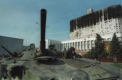 Москва. 1993г. Октябрьский путч. Танки у Дома Советов РФ (Белого дома РФ).