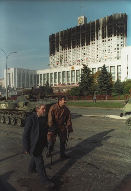 Москва. 1993г. Октябрьский путч. Военная техника у Дома Советов РФ (Белого дома РФ).