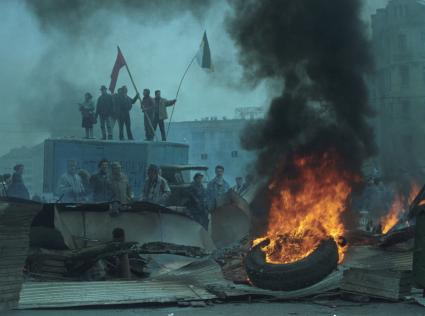 Москва. 1993г. Октябрьский путч. Митинг сторонников Верховного Совета РФ в ночь с 3 на 4 октября в районе Смоленской площади.