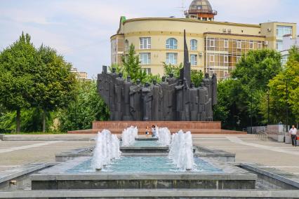 Воронеж. Мемориальный комплекс на площади Победы, посвященный защитникам, сражавшихся за город в 1942—1943 г.г.