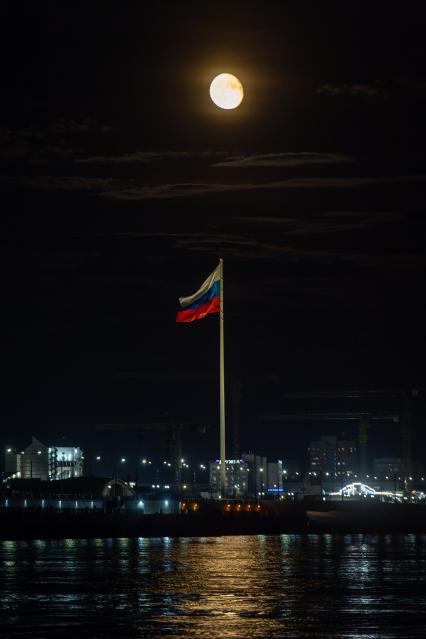 Амурская область, г. Благовещенск. Вид на луну.