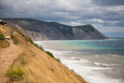 Анапа. Вид на Черное море и скалы в районе Высокого берега.