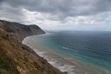 Анапа. Вид на Черное море и скалы в районе Высокого берега.