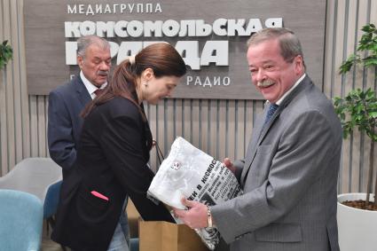 Москва. Главный редактор, генеральный директор `Комсомольской правды` (КП) Олеся Носова и доктор исторических наук, профессор, заведующий кафедрой истории России XX-XXI вв. исторического факультета МГУ имени М. В. Ломоносова Сергей Девятов в редакции `Комсомольская правда`.