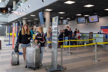 Хабаровск. Новый терминал внутренних авиалиний хабаровского международного аэропорта.