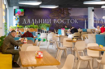 Хабаровск. Новый терминал внутренних авиалиний хабаровского международного аэропорта. Кафе.