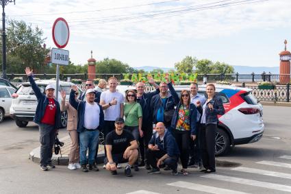 Хабаровск. Участники автопробега `Открываем Дальний`.