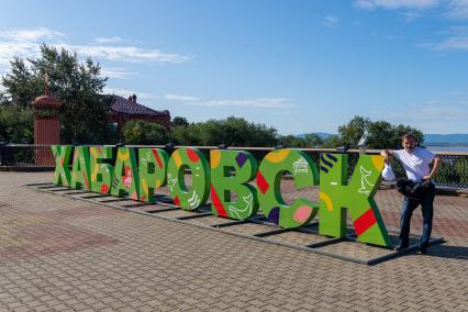 Хабаровск. Фотокорреспондент `Комсомольской правды` Михаил Фролов во время автопробега `Открываем Дальний`.