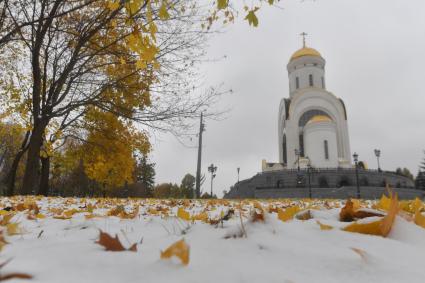 Москва. Храм Георгия Победоносца в Парке Победы.