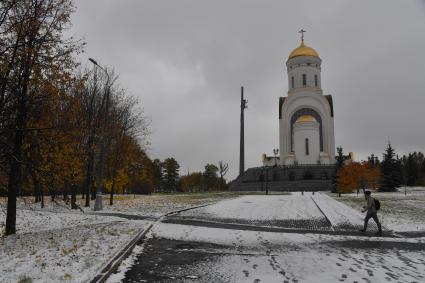 Москва. Храм Георгия Победоносца в Парке Победы.