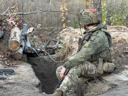 Луганская область. Боец отряда огневой поддержки `Вега` под Торским.