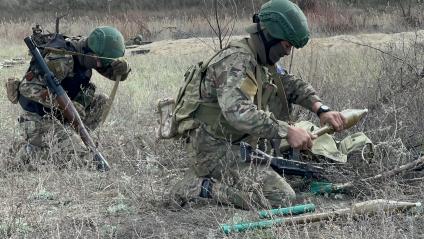 Луганская область. Бойцы ротно-тактической группы `Камертон`, бывшие бойцы ЧВК `Вагнер`, в составе спецназа `Ахмат` проводят боевое слаживание на полигоне.