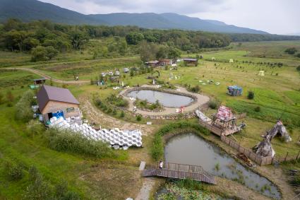 Приморский край, с. Новороссия. На территории пространства `АРТайга`.