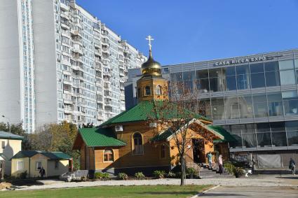 Москва. Храм Алексия, человека Божия в Крылатском.