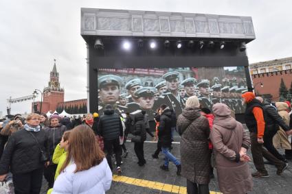 Москва. Выставка, посвященная Дню народного единства и 82-й годовщине со дня проведения военного парада 7 ноября 1941 года на Красной площади.