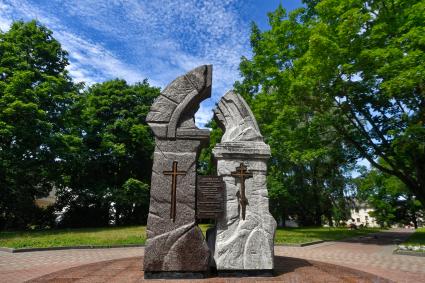 Гродно. Памятный знак `Поклонный крест` на месте святыни Фары Витовтa.