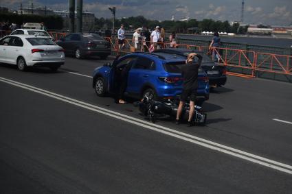 Санкт-Петербург. ДТП с участием автомобиля и мотоцикла.