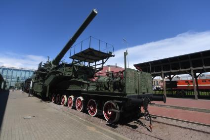 Санкт-Петербург. Железнодорожная артиллерийская установка ТМ-3-12 на территории Музея железных дорог России.