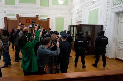 Санкт-Петербург. Обвиняемая по делу о теракте 02.04.2023 года в кафе в Санкт-Петербурге и убийству военкора Владлена Татарского (Максима Фомина) Дарья Трепова на выездном заседании 2-го Западного окружного военного суда, где рассматривается вопрос о продлении ей ареста.