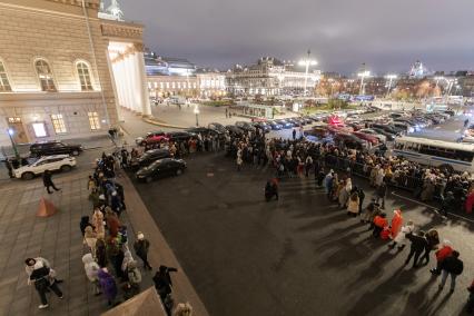 Очередь за билетами на спектакль `Щелкунчик` в Москве