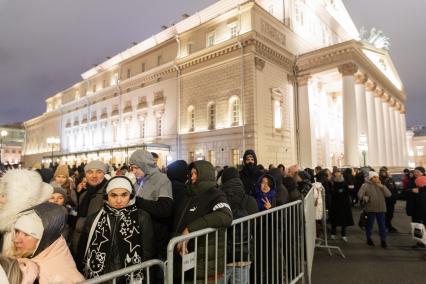 Очередь за билетами на спектакль `Щелкунчик` в Москве