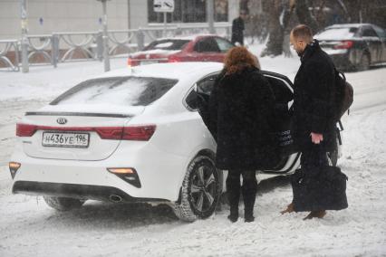 Последствия снегопада в Екатеринбурге