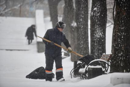 Последствия снегопада в Екатеринбурге