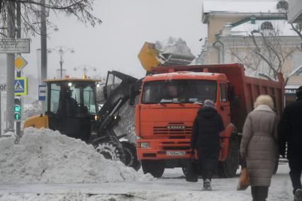 Последствия снегопада в Екатеринбурге