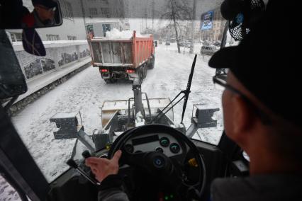 Последствия снегопада в Екатеринбурге