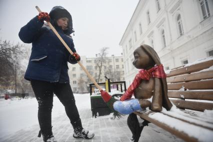 Последствия снегопада в городе.