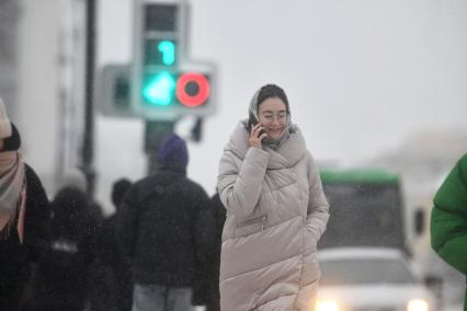 Последствия снегопада в городе.