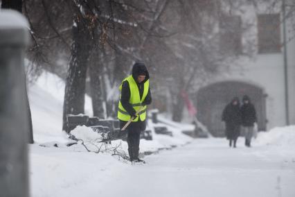 Последствия снегопада в Екатеринбурге