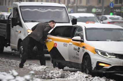 Последствия снегопада в Москве