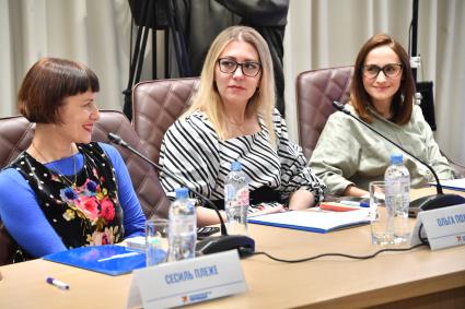 Сесиль Плеже, Пожидаева и Екатерина Федотова в `Комсомольской правде`
