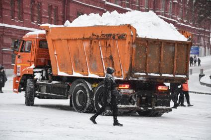 Последствия снегопада в Москве