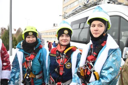 Десант Дедов Морозов в детской больнице имени Башляевой