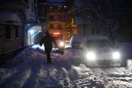 Последствия сильнейшего за 106 лет снегопада в Екатеринбурге