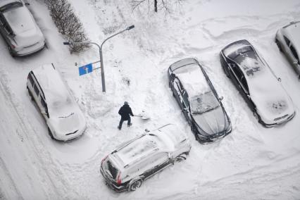 Последствия сильнейшего за 106 лет снегопада в Екатеринбурге