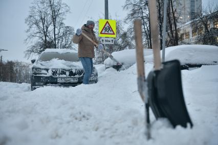 Последствия сильнейшего за 106 лет снегопада в Екатеринбурге