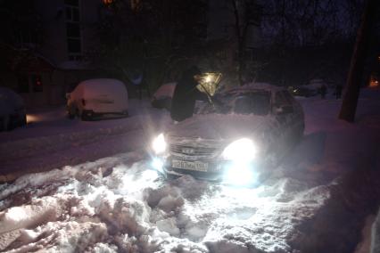 Последствия сильнейшего за 106 лет снегопада в Екатеринбурге