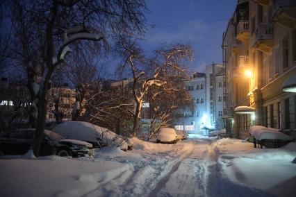 Последствия сильнейшего за 106 лет снегопада в Екатеринбурге