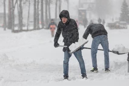 Сильный снегопад в Челябинске