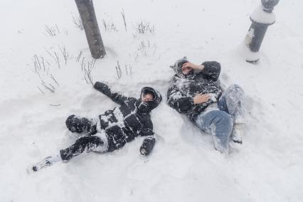 Сильный снегопад в Челябинске