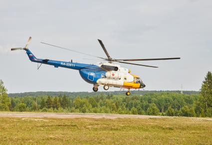 Вертолет санавиации увозит в больницу 16-летнюю школьницу Ярославу Шихову