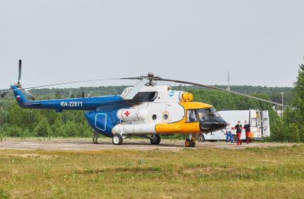 Вертолет санавиации увозит в больницу 16-летнюю школьницу Ярославу Шихову